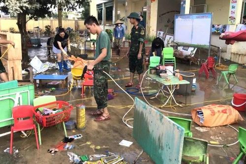 Quân khu 1 huy động lực lượng, phương tiện giúp nhân dân khắc phục hậu quả sau mưa lũ