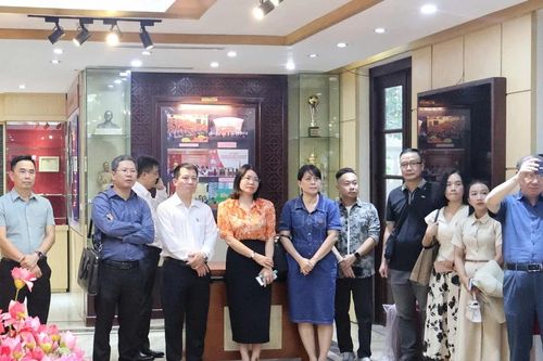 Nghiên cứu, trao đổi nghiệp vụ báo chí và học tập kinh nghiệm chuyển đổi số tại Báo Nhân Dân
