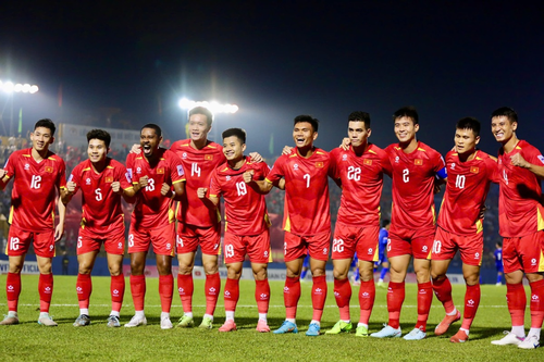 Tin thể thao (10-10): Đội tuyển Việt Nam thăng hạng, Man Utd bị rao bán