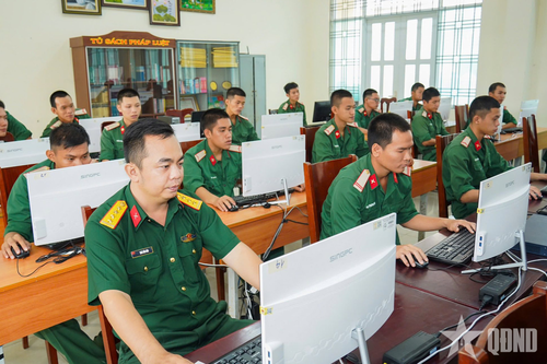 Bộ tư lệnh TP Hồ Chí Minh 'sát hạch' kiến thức, kỹ năng số cho quân nhân