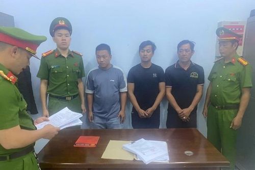 Bắt khẩn cấp 3 tài xế gây rối tại trạm thu phí