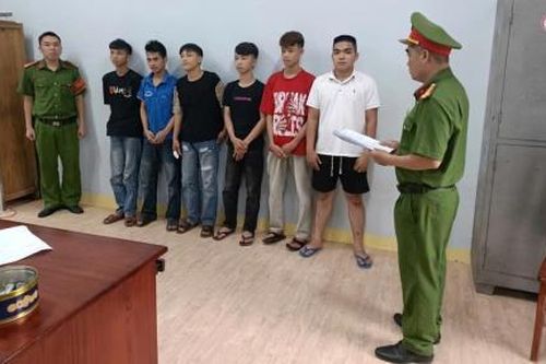 Khởi tố nhóm côn đồ làng