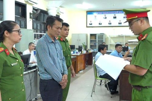 Bắt hai cán bộ phường nhận hối lộ