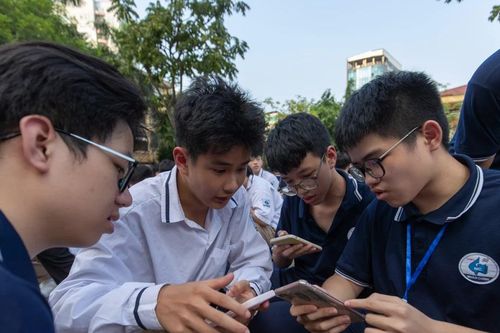UNLOCK THE IELTS 2025 khuấy động THPT Nhân Chính: Dạng bài phiên âm mới lạ khiến nhiều thí sinh bất ngờ
