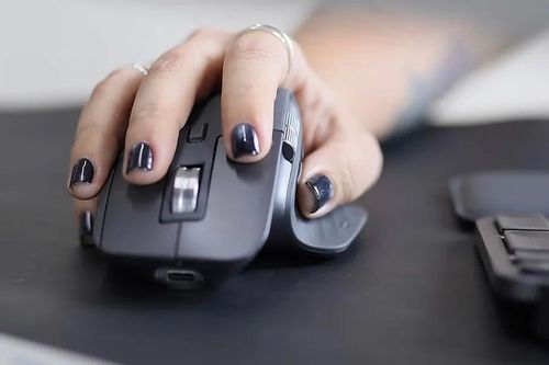 Logitech ra mắt MX Master 4 kết nối câu chuyện sáng tạo 'The Masters'