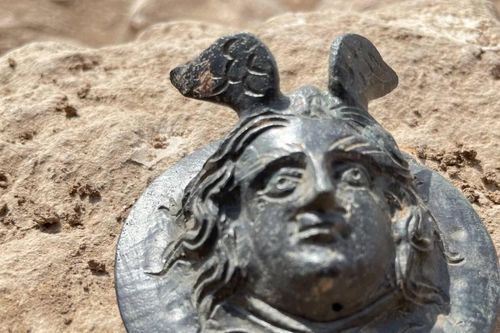 Huy chương cổ Medusa 1.800 năm hé lộ bí mật rợn người