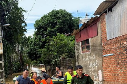 Hà Nội hỗ trợ 15 tỷ đồng giúp nhân dân Thái Nguyên, Bắc Ninh vượt lũ