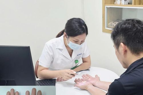 Nhiều người mắc bệnh da liễu sau mưa lũ