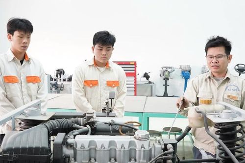 Giải pháp giữ giảng viên trường nghề: Từ thách thức đến thành công