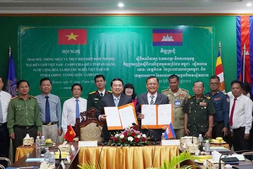An Giang và Kampot ký kết thực hiện Hiệp định Thương mại biên giới