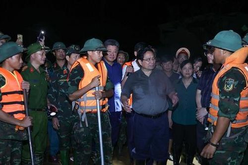 Thường trực Chính phủ: Không để dân thiếu ăn, thiếu mặc, 'màn trời chiếu đất' sau bão số 11