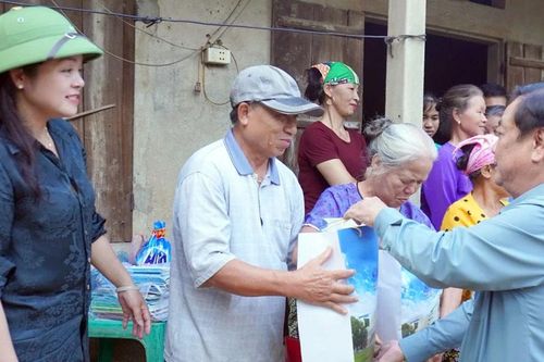 Phó Chủ tịch Quốc hội: Trung ương luôn đồng hành, hỗ trợ bà con khắc phục hậu quả thiên tai