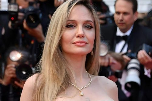 Angelina Jolie đâm đơn đòi Brad Pitt bồi thường
