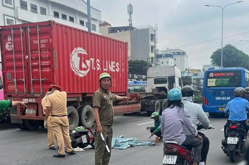 Về nhà sau buổi học, nữ sinh viên 18 tuổi tử nạn dưới bánh xe buýt