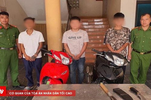 Bắt nhóm thanh niên mang hung khí chém người