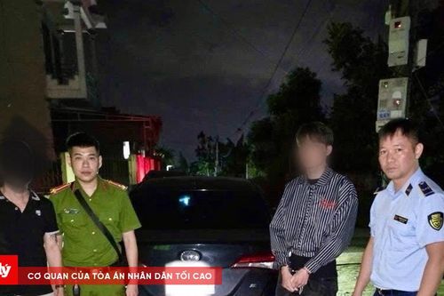 Bắt quả tang ô tô chở 13 bình 'khí cười' từ Hải Phòng sang Quảng Ninh