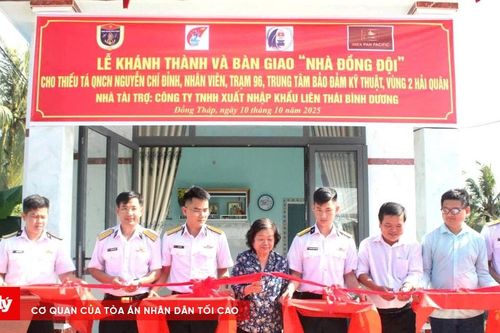 Trao Nhà đồng đội cho gia đình quân nhân có hoàn cảnh khó khăn