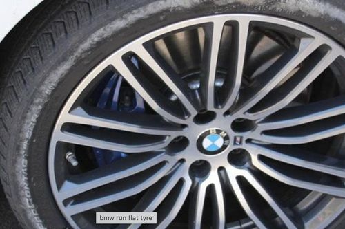 Khoảnh khắc BMW M340i nổ lốp ở tốc độ hơn 200 km/h nhưng vẫn thoát nạn