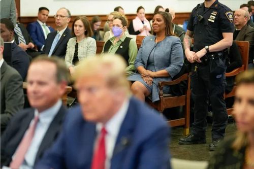 Người từng đánh bại ông Trump bị Bộ Tư pháp Mỹ truy tố