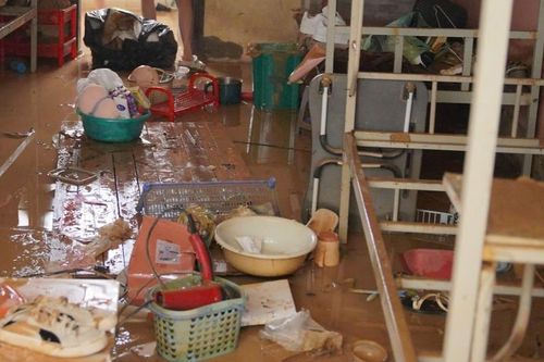 Vụ từ chối cứu trợ sinh viên ở Thái Nguyên: Trường đình chỉ nhân viên nhà ăn