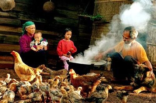 Gương mẫu và yêu thương để đức cho con cháu mai sau