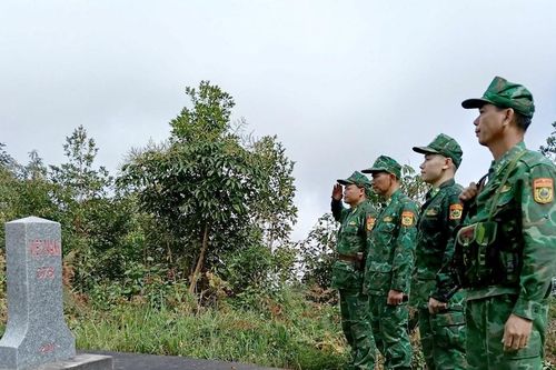 Bộ đội Biên phòng Nghệ An tăng cường kiểm tra, phát dọn đường biên, cột mốc sau mưa bão