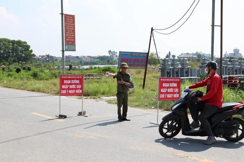 Hà Nội phân luồng giao thông tại các vị trí bị ngập úng trên Quốc lộ 3