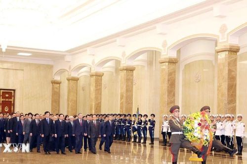 Tri ân Chủ tịch Kim Nhật Thành và Tổng Bí thư Kim Jong Il