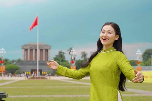 Sao Mai Lê Minh Ngọc 'Hát về Hà Nội' với loạt ca khúc sống mãi với thời gian