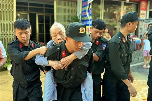 Lật xuồng tại xã Hữu Lũng (Lạng Sơn), 7 cán bộ được cứu an toàn
