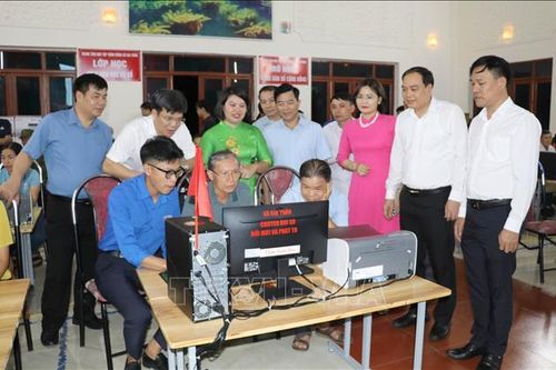Chuyển đổi số lấy người dân làm trung tâm
