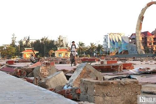 Cảnh tượng chưa từng thấy ở bãi biển nổi tiếng miền Trung sau bão Bualoi