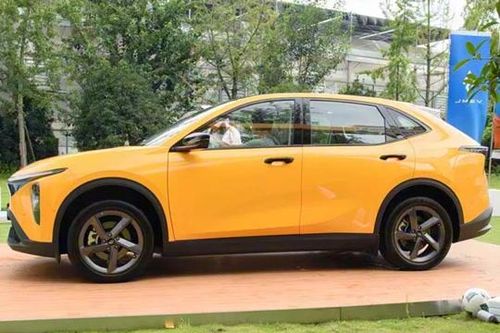 SUV hạng C thiết kế đẹp, công suất 221 mã lực, giá hơn 380 triệu đồng