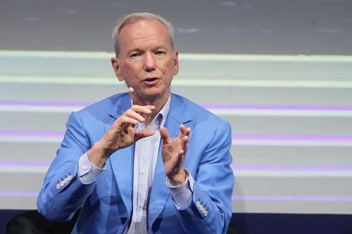 Cựu CEO Google cảnh báo đáng sợ về AI: 'Chúng có thể bị hack để học cách giết người'