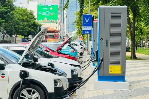 TPHCM lắp đặt trụ sạc ô tô điện tại khu vực trung tâm