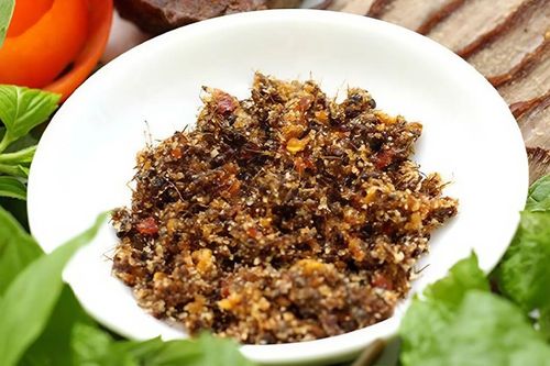 Đặc sản An Giang từ kiến vàng xào với 1 loại lá, khách thấy tên tưởng viết sai chính tả