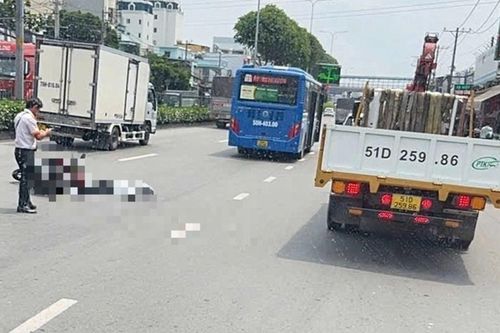 Thương tâm nữ sinh viên ở TP.HCM không qua khỏi sau va chạm với xe buýt