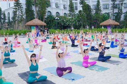 Học viện Yoga Luna Thái tham gia giải chạy 'Vì môi trường không khói thuốc'