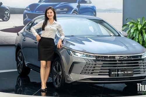 BYD SEAL 5 PHEV bất ngờ xuất hiện tại đại lý, giá bán vẫn là ẩn số