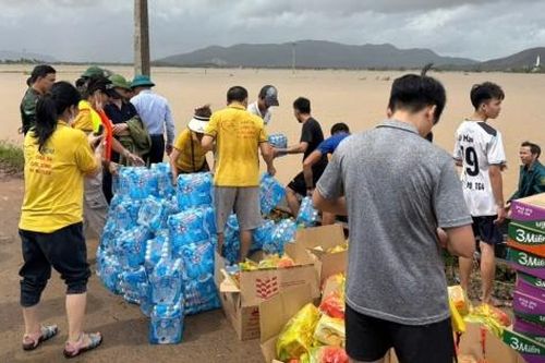 Miễn phí đường bộ cho xe chuyển hàng cứu trợ: Nghĩa cử cao đẹp