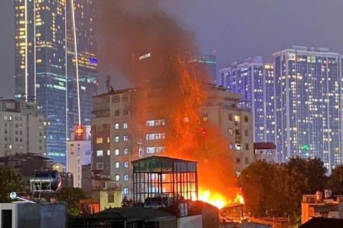 Hà Nội: Đang cháy lớn tại khu dân cư ở đường Đê La Thành