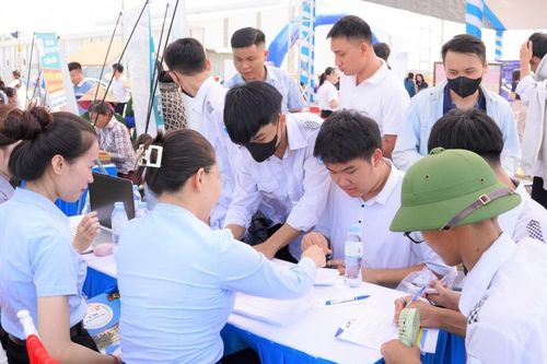Nghệ An: Gần 14.000 người đi làm việc ở nước ngoài trong 9 tháng
