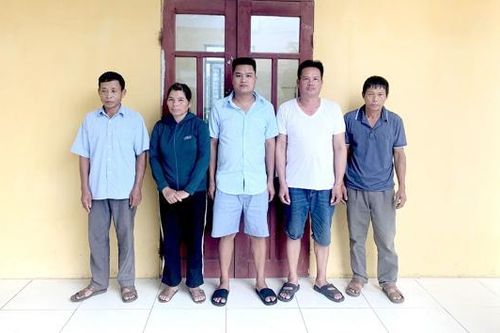 Công an phường Phượng Sơn bắt quả tang 5 đối tượng đánh bạc