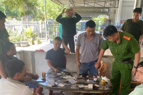 Gia Lai: Tạm giữ hình sự 5 đối tượng về hành vi đánh bạc