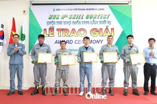 Công ty TNHH Đóng tàu HD Hyundai Việt Nam trao giải cho 15 thí sinh xuất sắc hội thi thợ giỏi