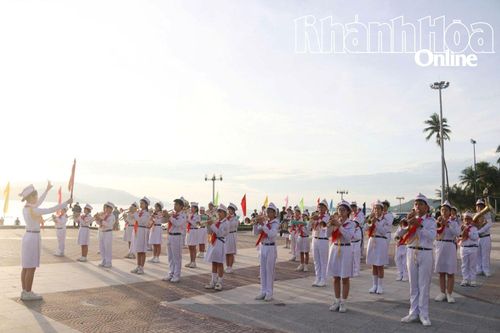 Điểm cầu Chung kết Đường lên đỉnh Olympia tại Khánh Hòa tổ chức tại Quảng trường 2 Tháng 4 (phường Nha Trang)