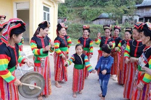 Đồng bào các dân tộc Lai Châu vững tin theo Đảng