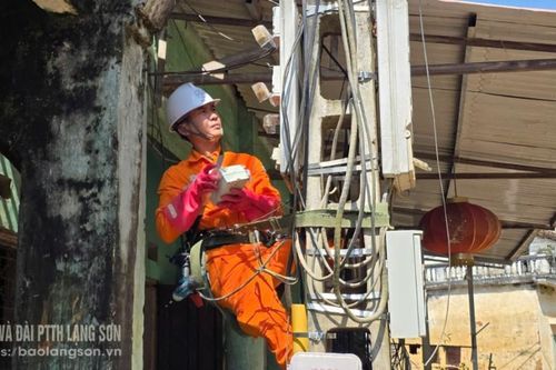 100% khách hàng tại các xã: Thất Khê, Tân Tiến, Tràng Định bị ảnh hưởng ngập lụt được cấp điện trở lại