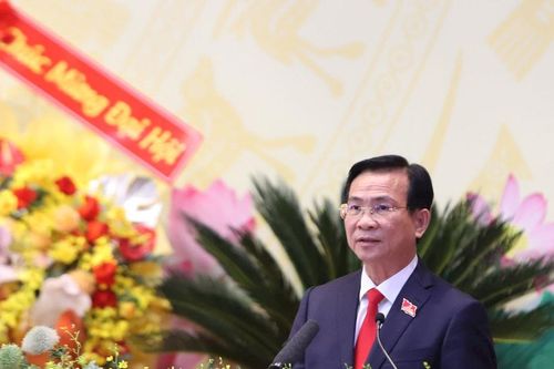 Dự thảo Báo cáo Chính trị của Ban Chấp hành Đảng bộ tỉnh Lâm Đồng do Phó Bí thư Tỉnh ủy, Chủ tịch UBND tỉnh Hồ Văn Mười trình bày