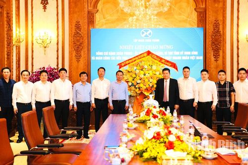 Đồng chí Bí thư Tỉnh ủy Đặng Xuân Phong thăm, chúc mừng doanh nghiệp, doanh nhân tiêu biểu nhân Ngày Doanh nhân Việt Nam